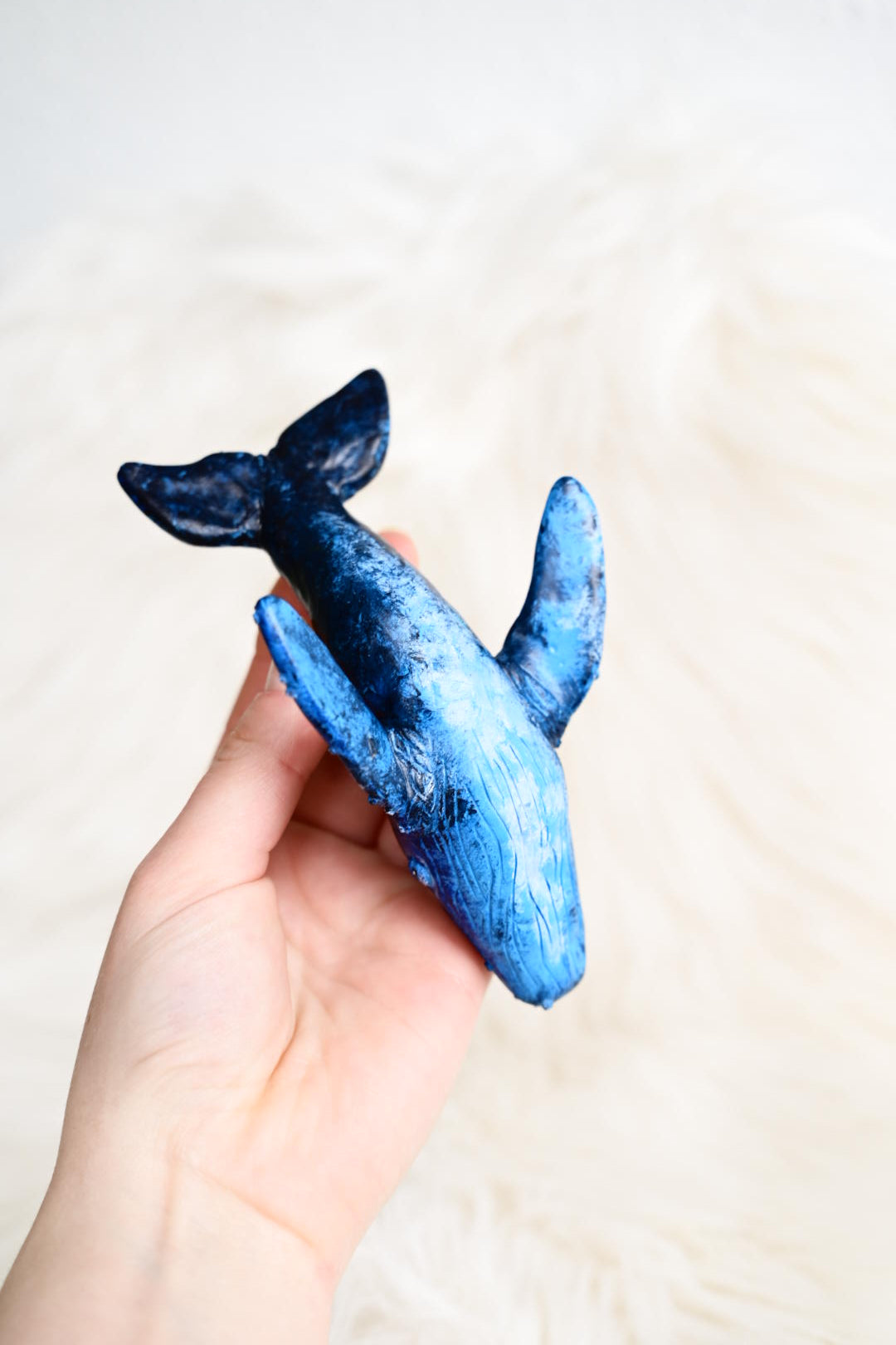 Handgefertigter Blauwal aus Polymer Clay