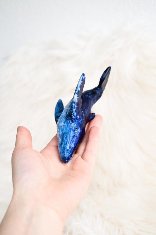 Handgefertigter Blauwal aus Polymer Clay