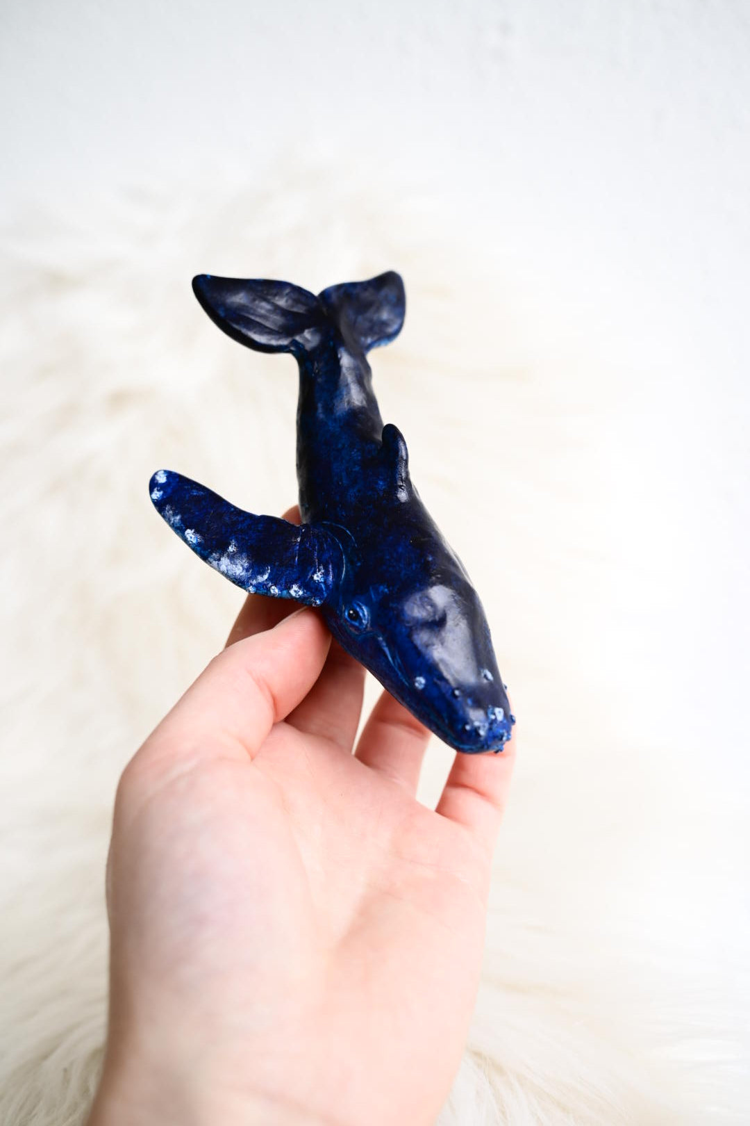Handgefertigter Blauwal aus Polymer Clay