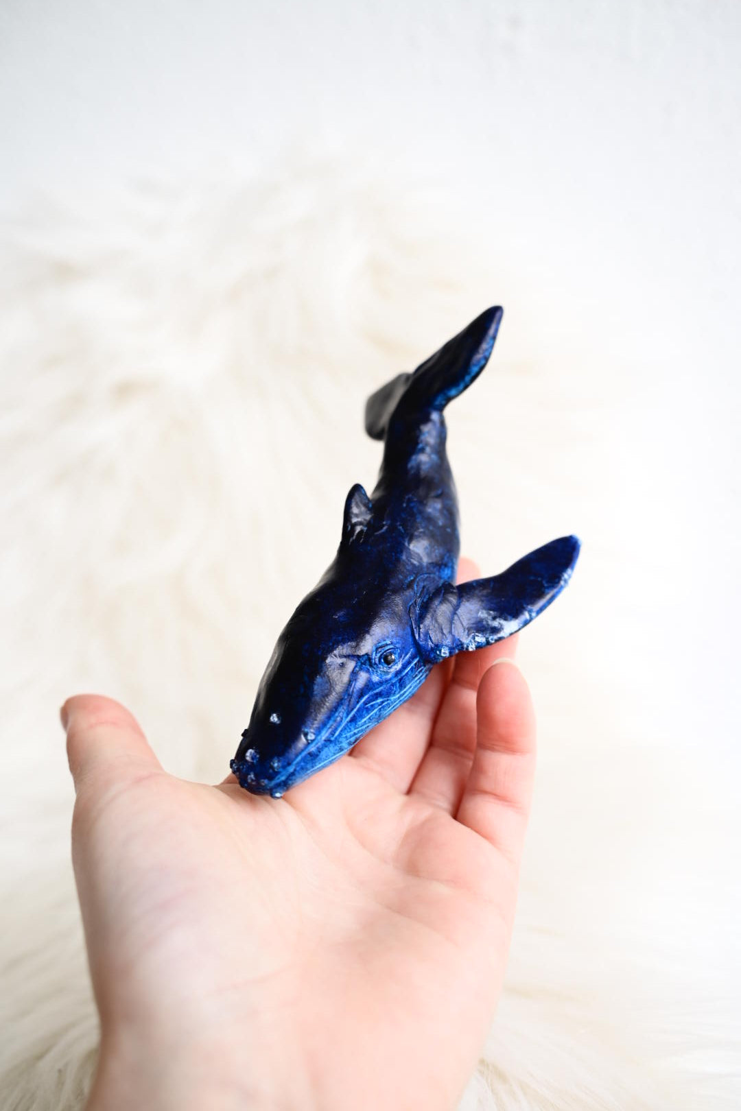 Handgefertigter Blauwal aus Polymer Clay