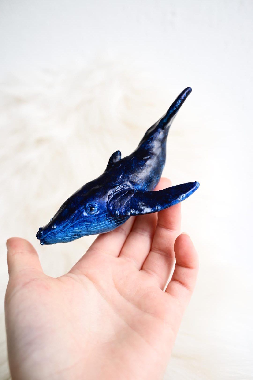 Handgefertigter Blauwal aus Polymer Clay
