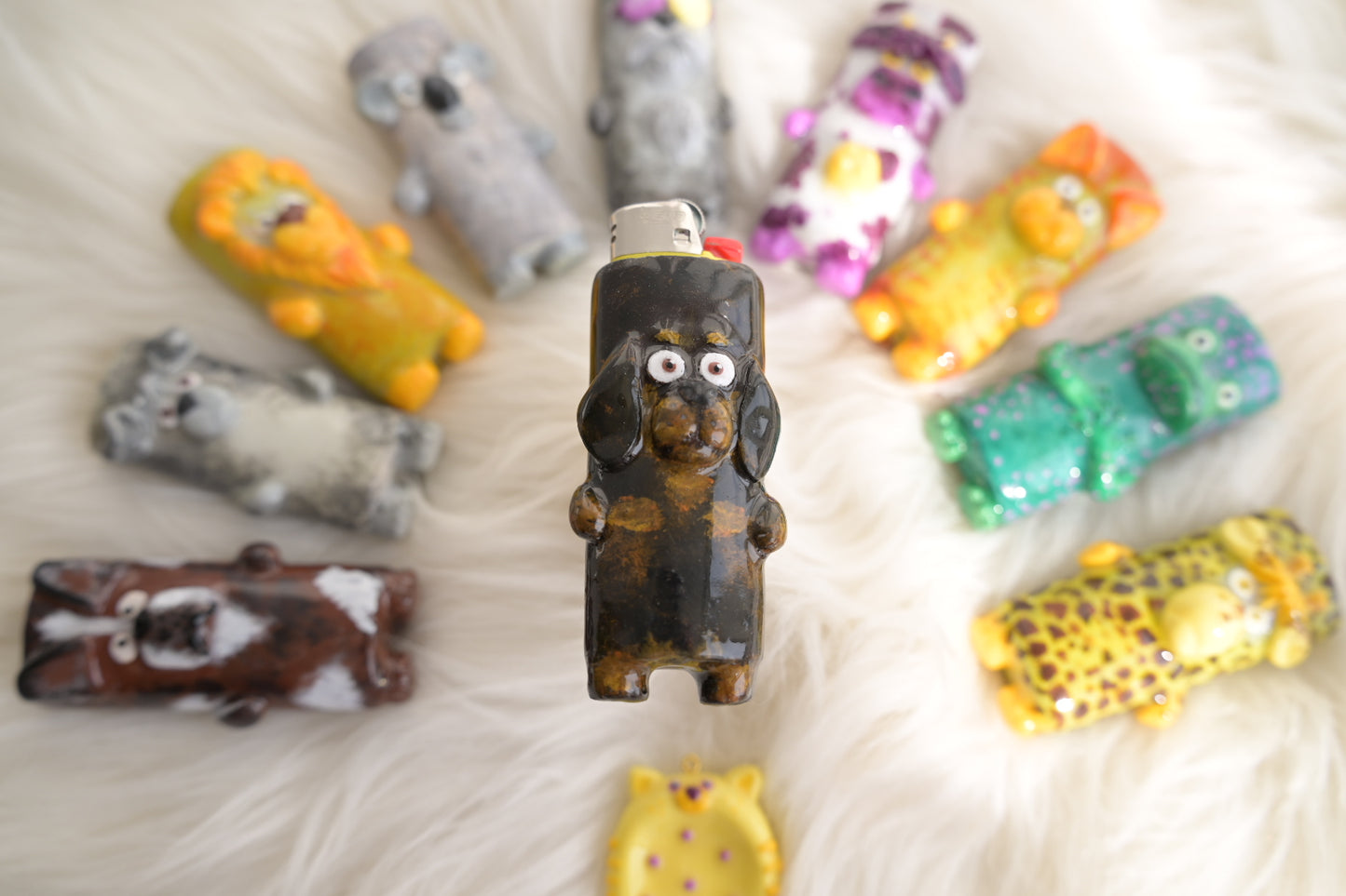 Handgemachte Feuerzeughülle Hund aus Polymer Clay