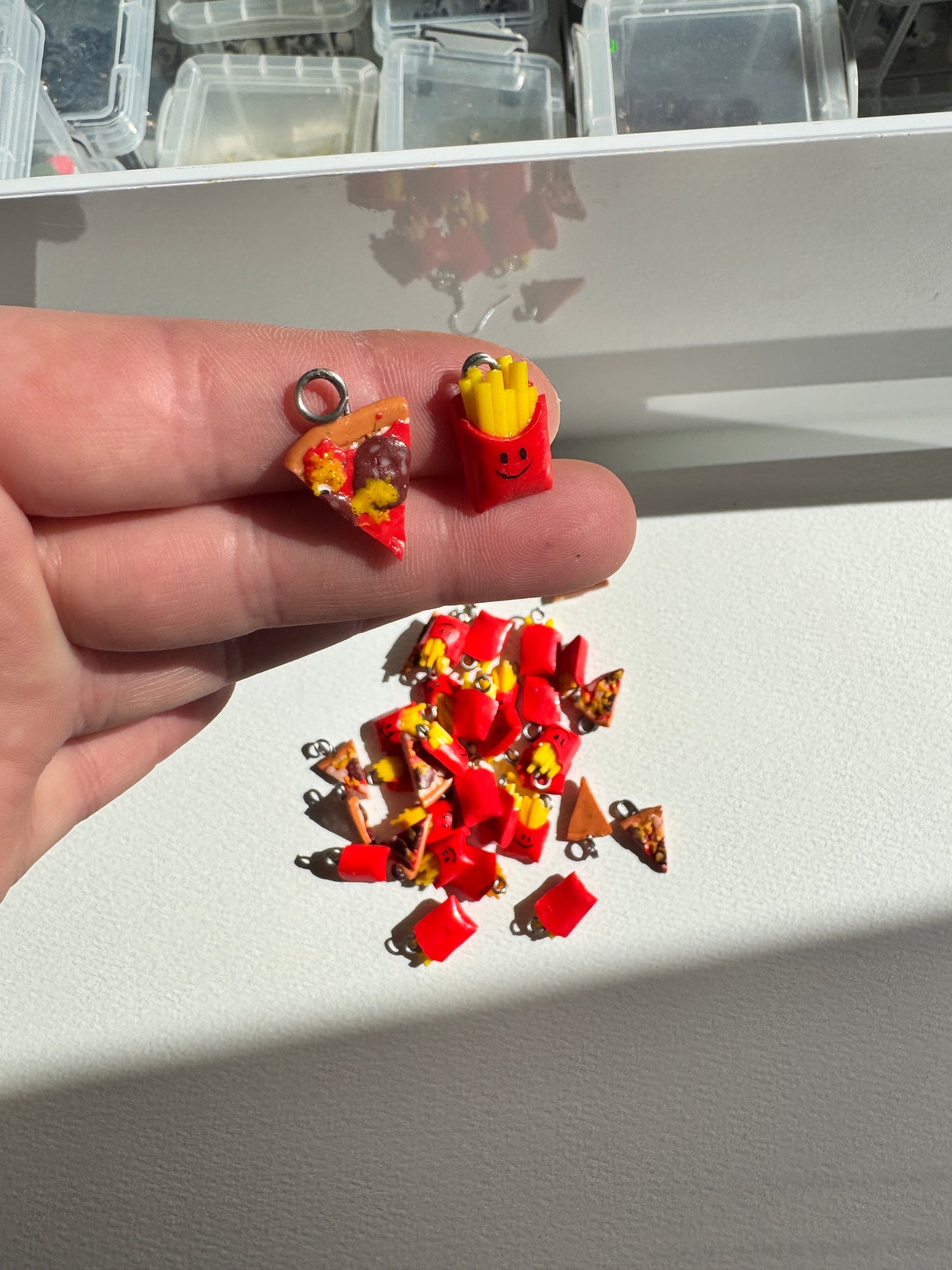 Handgemachte Polymer Clay Anhänger – Miniatur Tiere, Früchte & Blumen