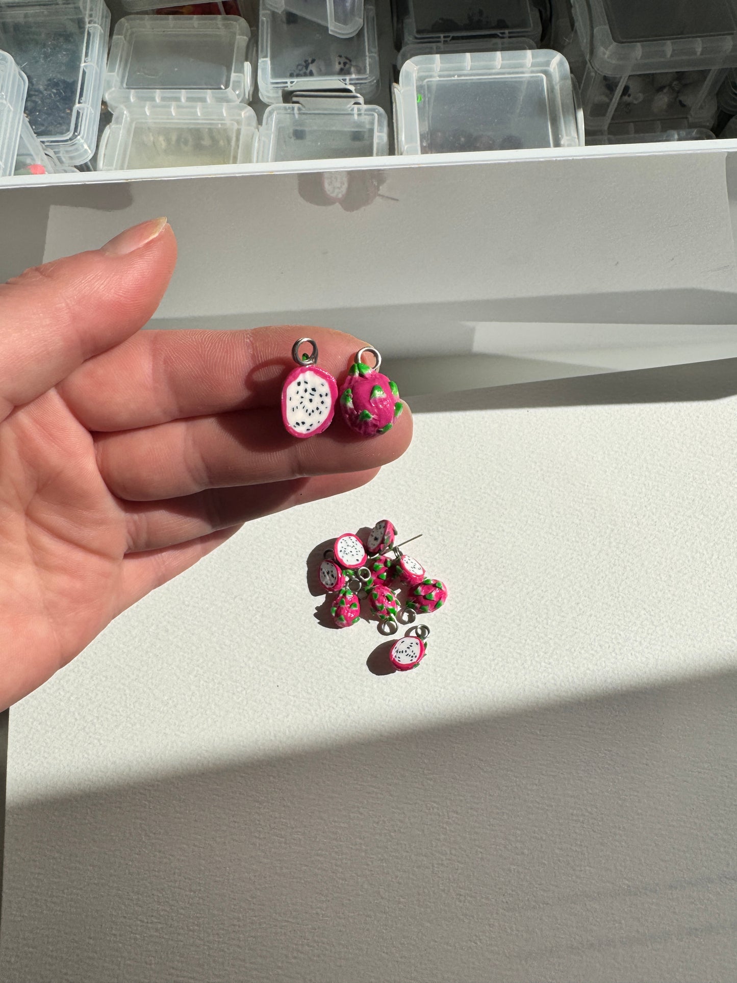Handgemachte Polymer Clay Anhänger – Miniatur Tiere, Früchte & Blumen