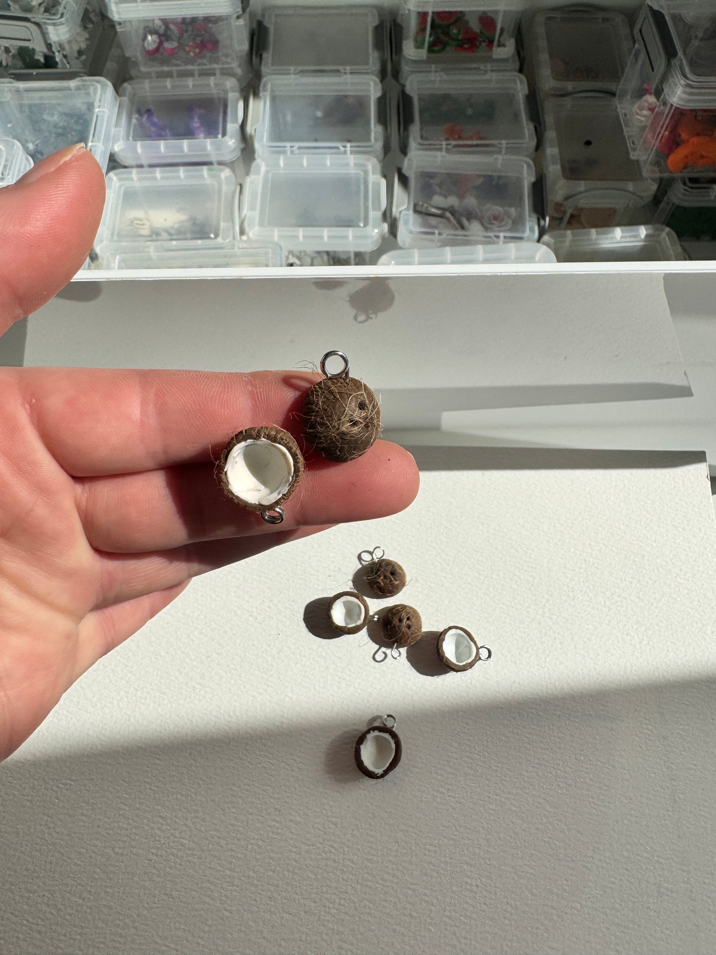 Handgemachte Polymer Clay Anhänger – Miniatur Tiere, Früchte & Blumen