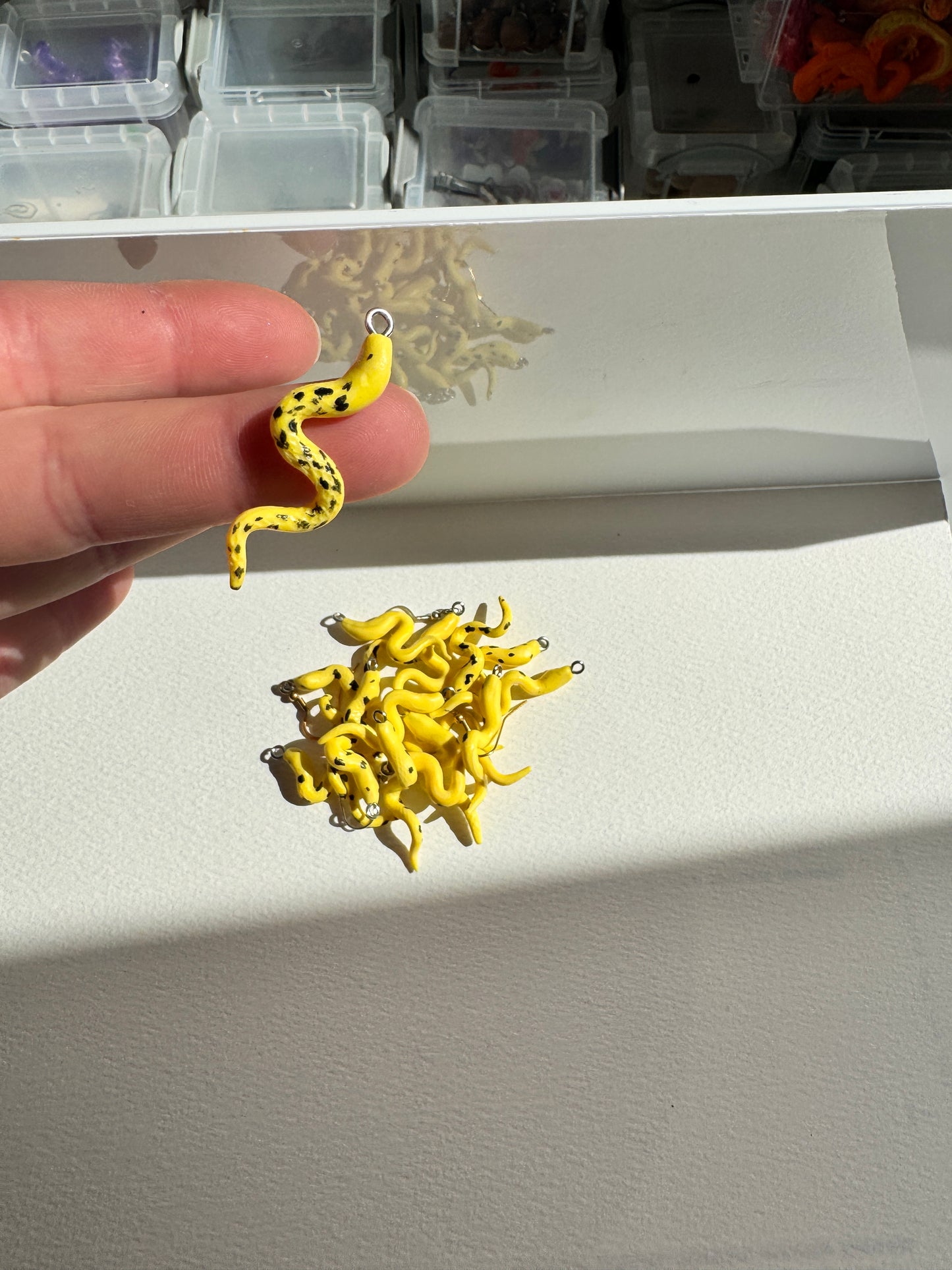 Handgemachte Polymer Clay Anhänger – Miniatur Tiere, Früchte & Blumen